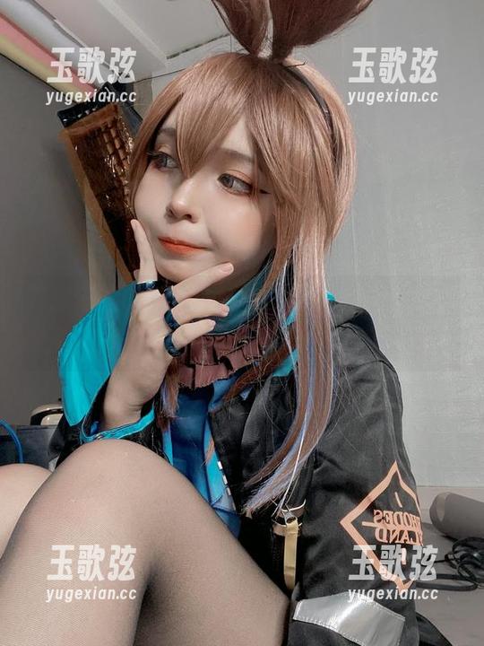 高清壁纸也得选对角色，Umeko J的韩朱莉，你的桌面小助手！